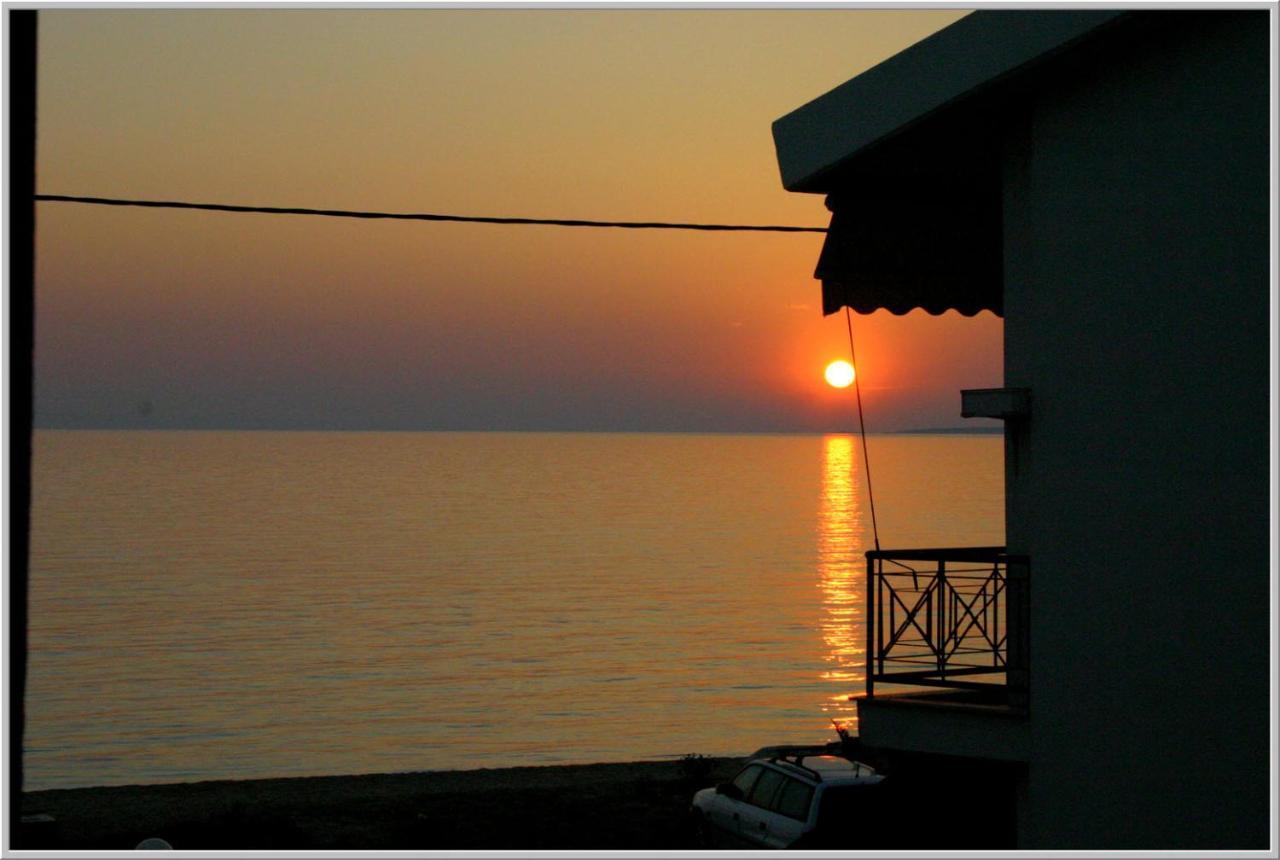 Just 20 Meters From The Beach Toroni Esterno foto